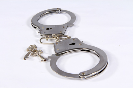 دستبند فلزی واقعی دستبند فلزی واقعی