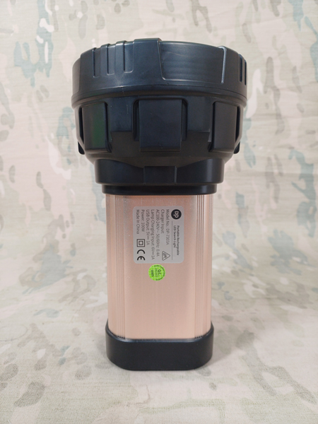 نورافکن قدرتمند اورجینال شارژی برد 800 متر نورافکن قدرتمند اورجینال شارژی برد 800 متر