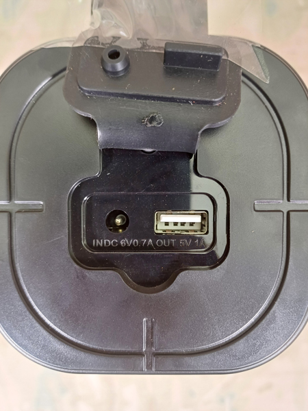 نورافکن قدرتمند اورجینال شارژی برد 800 متر نورافکن قدرتمند اورجینال شارژی برد 800 متر