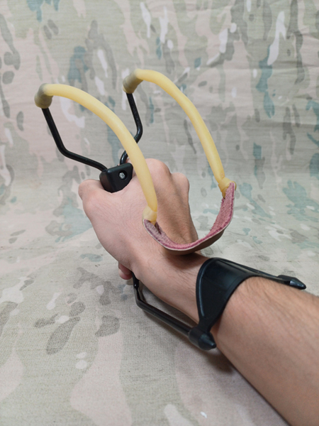 سنگ انداز حرفه ای تفریح و شکار سنگ انداز حرفه ای تفریح و شکار