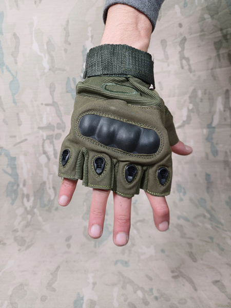 دستکش موتورسواری نیم انگشتی زیتونی دستکش موتورسواری نیم انگشتی زیتونی