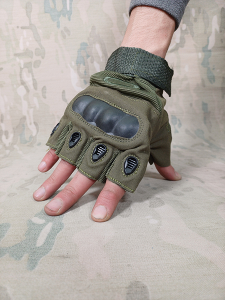 دستکش موتورسواری نیم انگشتی زیتونی دستکش موتورسواری نیم انگشتی زیتونی