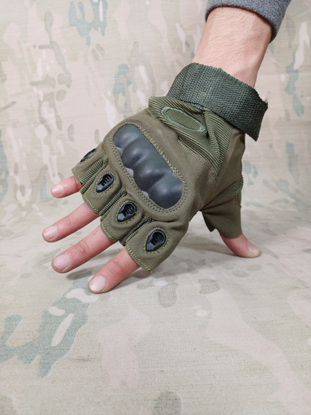 دستکش موتورسواری نیم انگشتی زیتونی دستکش موتورسواری نیم انگشتی زیتونی