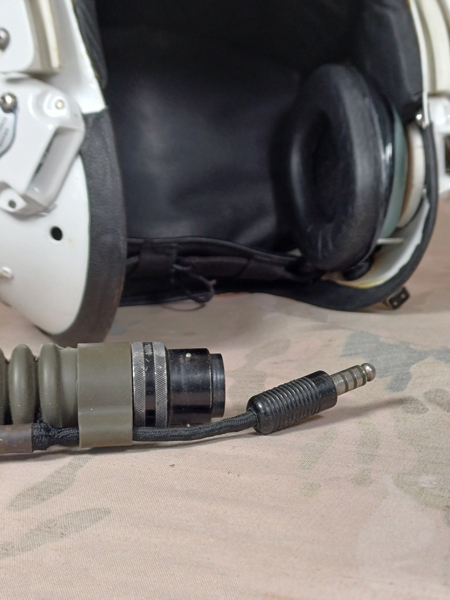 کلاه خلبانی هواپیمای جنگی ام 4 کلاه خلبانی هواپیمای جنگی ام 4